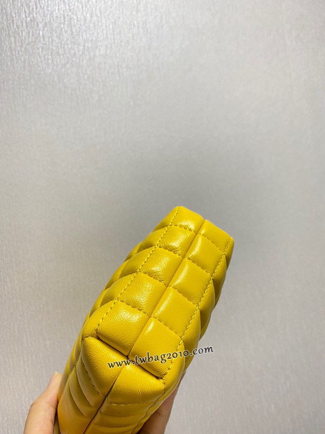 Burberry專門店新款黃色皮革水桶包 巴寶莉絎縫時裝秀款羔羊皮鏈條包 yxb1330